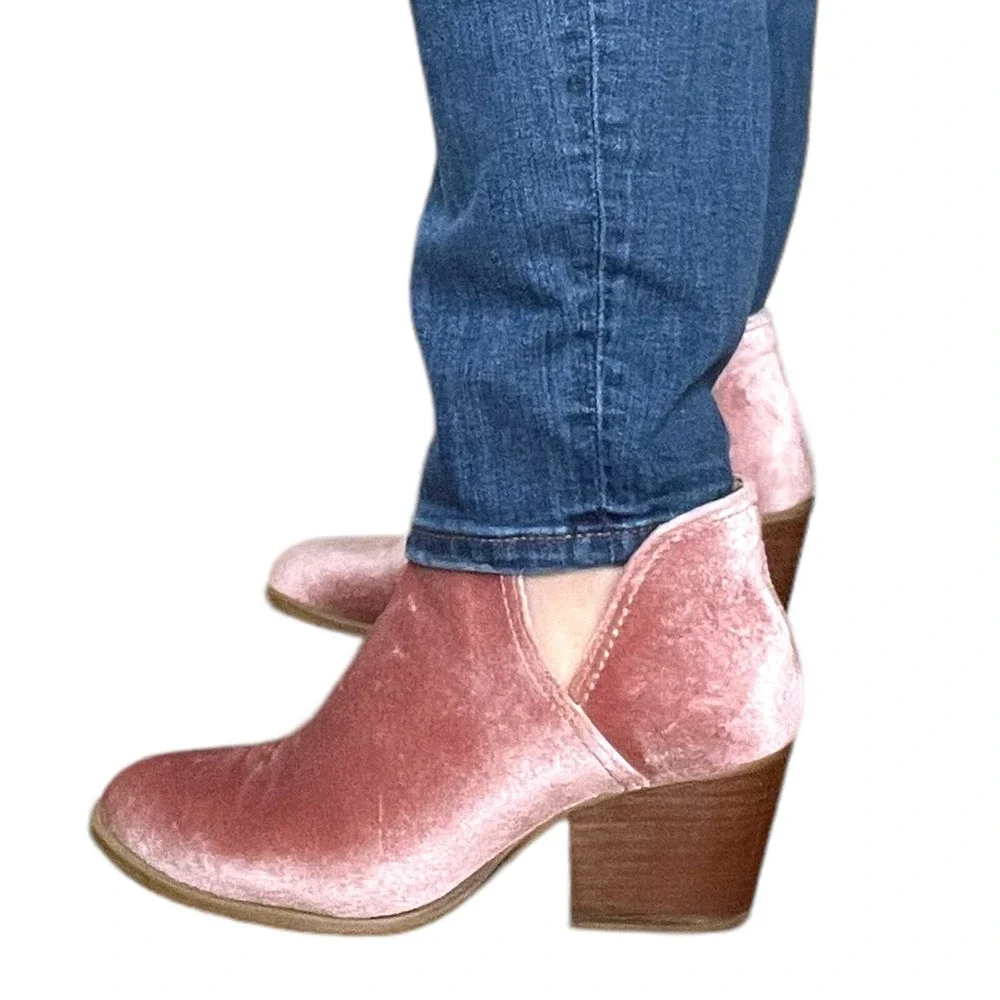 Steve Madden 7.5M Pink Velvet Stacked Block Heel Boot Romantic Fairy Cottage Y2K